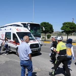 Yolcu otobüsü TIRa çarptı: 6 yaralı
