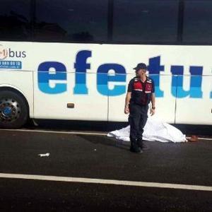 Zonguldakta yolcu otobüsünün çarptığı yaya öldü