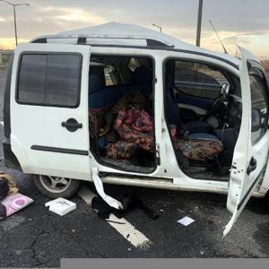 Tekirdağda TIRa çarpan hafif ticari araçta 4 Iraklı yaralandı