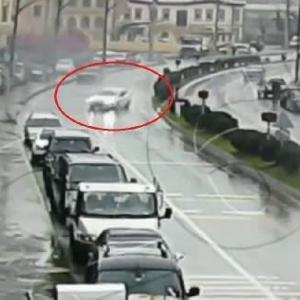 Otomobilin takla attığı kaza kamerada