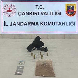 İstanbuldan Çankırıya uyuşturucu taşıyan şüpheli yakalandı