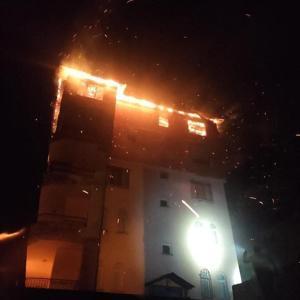 Rize’de çatı yangını korkuttu