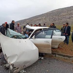 Diyarbakır’da otomobilin TIR’a çarptığı kazada 4 kişi yaralandı