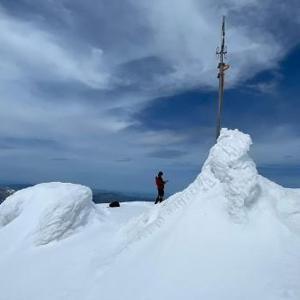 Karla kaplı Karagöl Yaylasıdaki acil afet rölesinin bakımı yapıldı