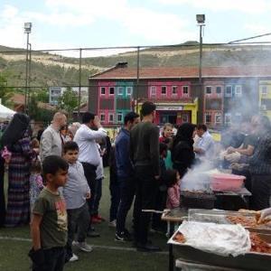 Gercüş’te depremzede öğrenciler yararına kermes düzenlendi