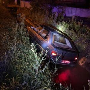 Sulama kanalına düşen otomobilin sürücüsü yaralandı