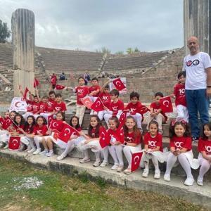 Bergama Asklepionda ilkokul öğrencilerinden tarihi kutlama
