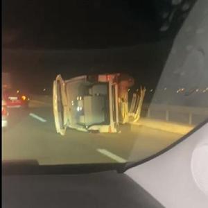 Minibüs ile otomobil çarpıştı: 3 yaralı