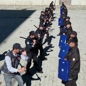 Bekçi ve polise cop kullanma eğitimi