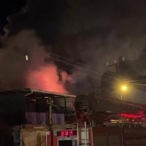 2 katlı ev yandı, 1 kişi dumandan etkilendi