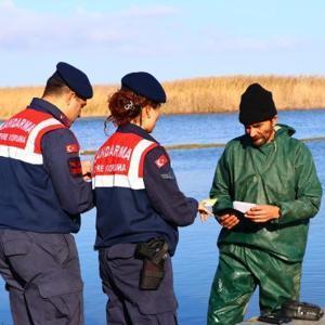 Edirne’de amatör balıkçılar jandarma tarafından bilgilendirildi