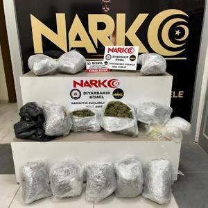 Bismil’de ‘dur’ ihtarına uymayan araçta 15 kilo uyuşturucuyla yakalanan şüpheli tutuklandı