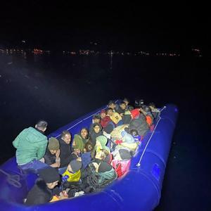 Çanakkale açıklarında 14ü çocuk, 31 kaçak göçmen yakalandı