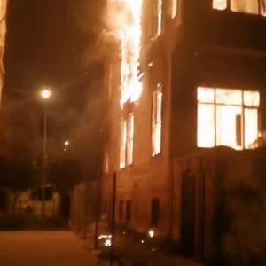 İstanbul-Büyükçekmecede tarihi bina alev alev yandı
