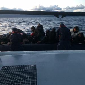 Datça açıklarında 8i çocuk 31 kaçak göçmen yakalandı
