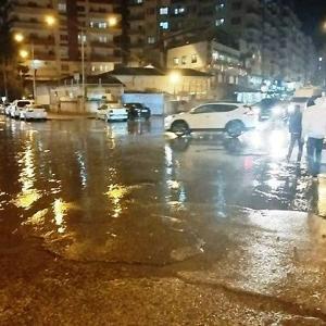 Mardinde sağanak; cadde ve sokaklar suyla doldu