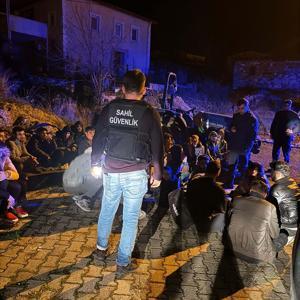 İzmirde 36 kaçak göçmen yakalandı, 1 organizatör şüphelisi gözaltına alındı