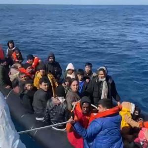 Kuşadası açıklarında 42 kaçak göçmen kurtarıldı
