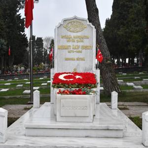 Mehmet Akif Ersoy kabri başında alındı