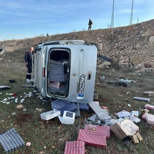 Mardinde kontrolden çıkarak takla atan hafif ticari aracın sürücüsü yaralandı