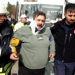 Erzurumda halk otobüsü yolcu minibüsüne arkadan çarptı; 14 yaralı