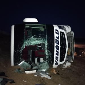 Kırşehirde yolcu otobüsü devrildi: 15 yaralı