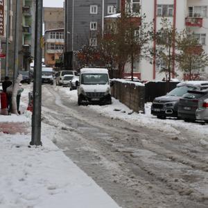 Vanda kar yağışı; 446 yerleşim yerinin yolu kapandı
