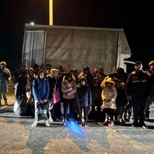 Edirne’de, kamyonette 29 kaçak göçmen yakalandı