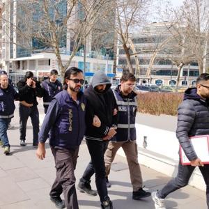 Kırşehirde 11 kaçak göçmen ile 3 organizatör yakalandı