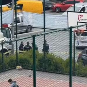 Güngören’de motosikletlilerin sokak ortasında silahlı saldırı anları kamerada