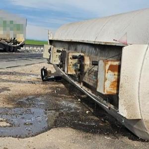 Nusaybin’de TIR ile çarpışan akaryakıt yüklü tanker devrildi: 2 yaralı