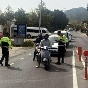 Bodrum’da motosiklet sürücülerine yapılan denetimde ceza yağdı