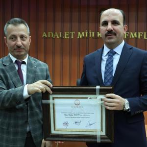 Konya Büyükşehir Belediye Başkanı Atlay, mazbatasını aldı