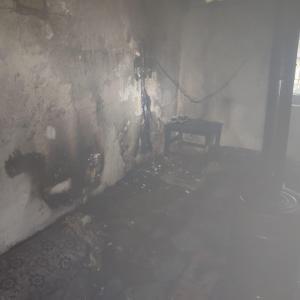 Mardinde yıldırım düşen ev, çıkan yangında zarar gördü
