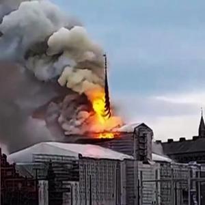 Danimarka’nın borsa binasında yangın