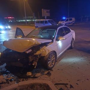 2 otomobil kavşakta çarpıştı: 7 yaralı