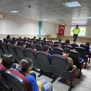 Osmaniye’de polisten öğrencilere trafik eğitimi