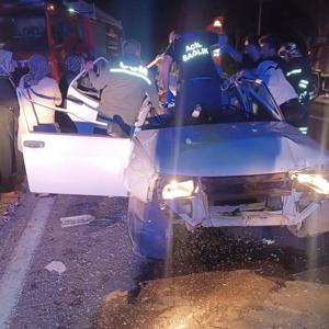 Gaziantep’te, otomobil traktöre çarptı: 3 yaralı