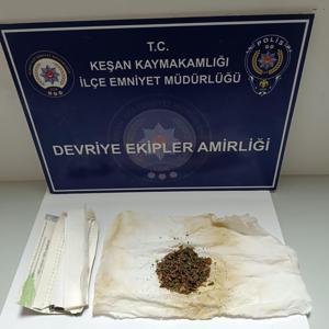 Edirne’de otomobilde uyuşturucu ele geçirildi; 3 gözaltı