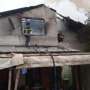 Samsun’da iki katlı ev yandı