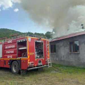 Bingöl’de müstakil evde çatı yangını
