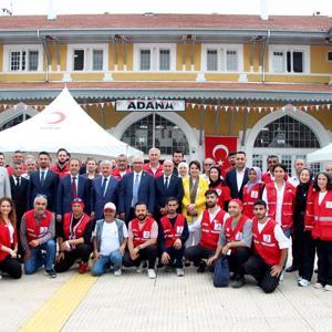 Adanada vatandaşlar Birbirimize Candan Bağlıyız sloganıyla kan bağışı yaptı