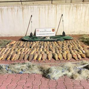 Nevşehirde yasa dışı balık avlayan 2 kişi yakalandı