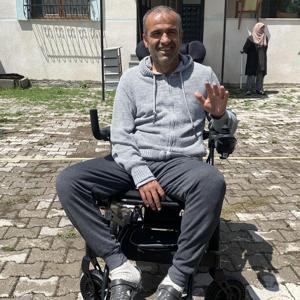 Bedensel engelli vatandaşın tekerlekli sandalye talebi yerine getirildi