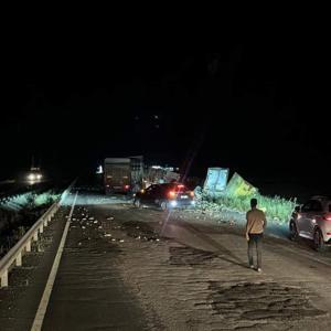 Mardinde 3 TIR’ın karıştığı zincirleme trafik kazasında 1 yaralı