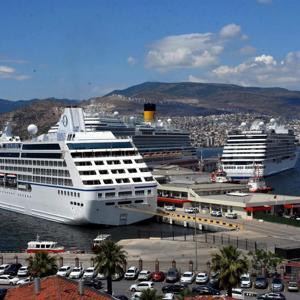 Yılın ilk 4 ayında İzmir Alsancak Limanı’na 7 bin 927 yolcu geldi