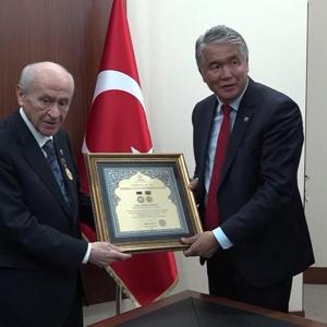 MHP Lideri Bahçeliye onur madalyası