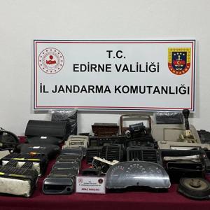 Edirne’de gümrük kaçağı 97 araç yedek parçası ele geçirildi