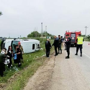 Bursada tali yoldan çıkan TIR’la çarpışan yolcu minibüsündeki 3 kişi yaralandı