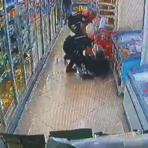 Polisten kaçtı, girdiği markette yakalandı